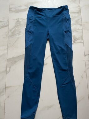 Lululemon Sole Training 7/8 Tight Leggings in Poseidon Blue